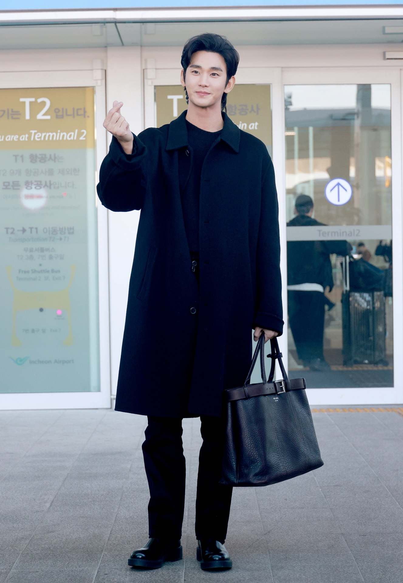PRADA雙金小隊出任務！金秀賢拿下代言後首次出席時裝周、金泰梨高冷少年感超驚豔！ ｜ POPO筆記, image size:1327x1920