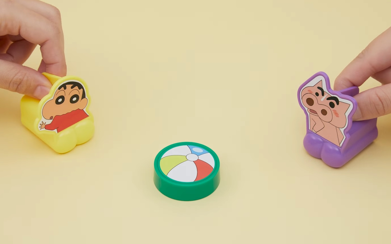 日本麥當勞兒童餐最新玩具是蠟筆小新！Q翻「動感超人飛盤公仔、小新小白乒乓球組」限時免費送！ ｜ POPO筆記, image size:1373x858